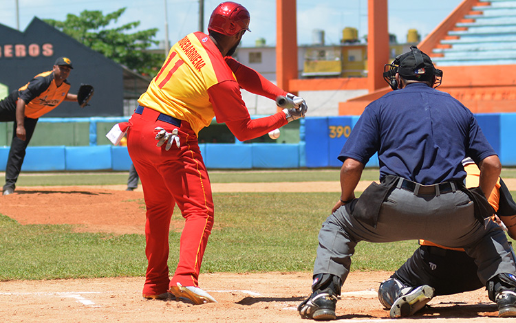 Erisbel Arruebarruena dominado por Freddy Asiel ílvarez en tres ocasiones. Erisbel Arruebarruena dominado por Freddy Asiel ílvarez en tres ocasiones.
