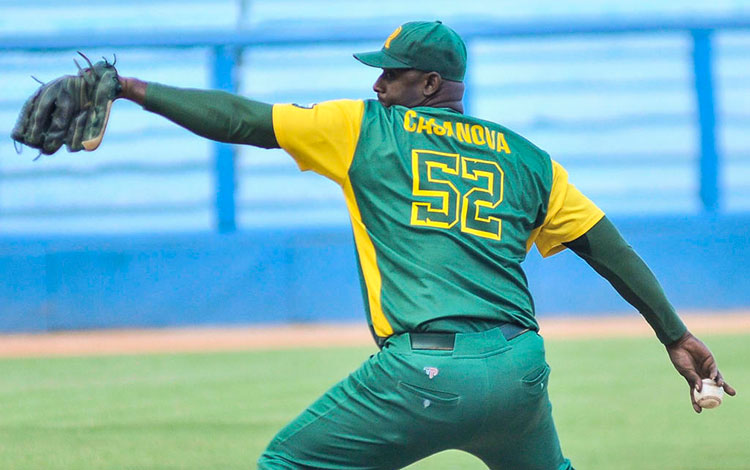 Erlis Casanova, lanzador de Pinar del Río en el juego 5 contra Villa Clara. Erlis Casanova, lanzador de Pinar del Río en el juego 5 contra Villa Clara.