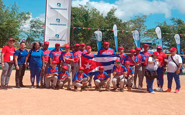 Equipo Santa Clara que participa en el torneo caribeño de las Pequeñas Ligas de Béisbol.