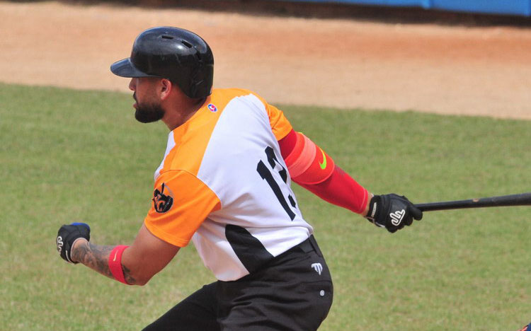 Ariel Pestano Rosado, único bateador anfitrión que disparó más de un indiscutible. (Foto: Carolina Vilches Monzón). Ariel Pestano Rosado, único bateador anfitrión que disparó más de un indiscutible. (Foto: Carolina Vilches Monzón).