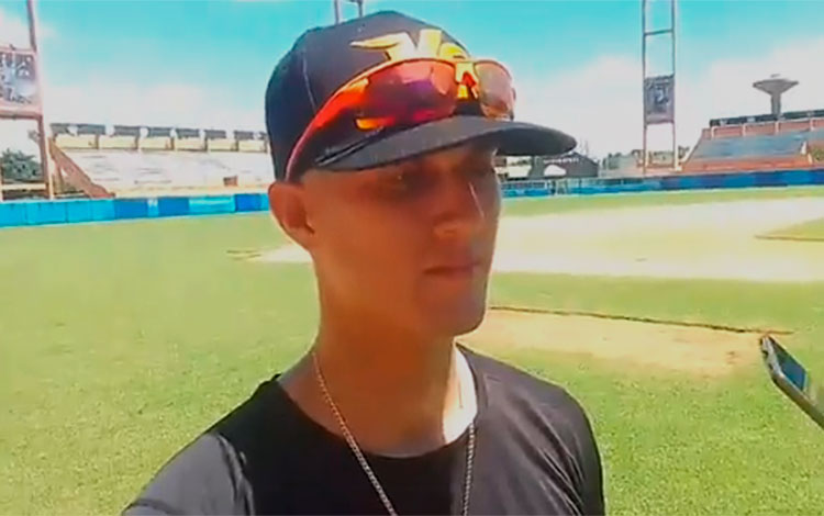 Lanzador ganador Randy Cueto en declaraciones después del triunfo. Lanzador ganador Randy Cueto en declaraciones después del triunfo.