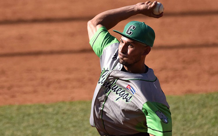 Hermes González, lanzador del equipo Cienfuegos. Hermes González, lanzador del equipo Cienfuegos.