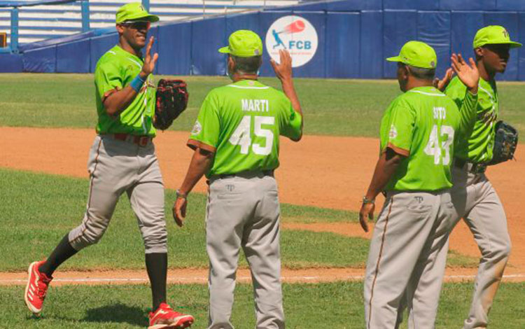 Agricultores celebra segunda victoria y barrida contra Portuarios.