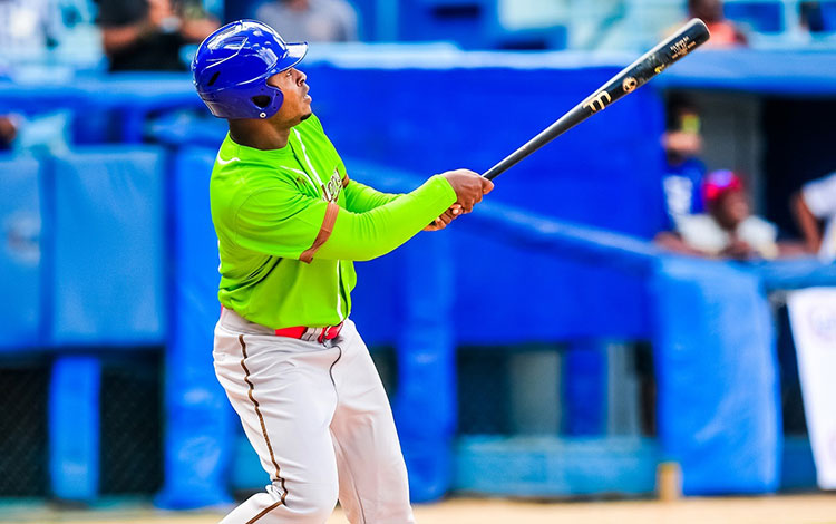 Rafael Viñales, líder en jonrones en la I Liga Élite del Béisbol Cubano.