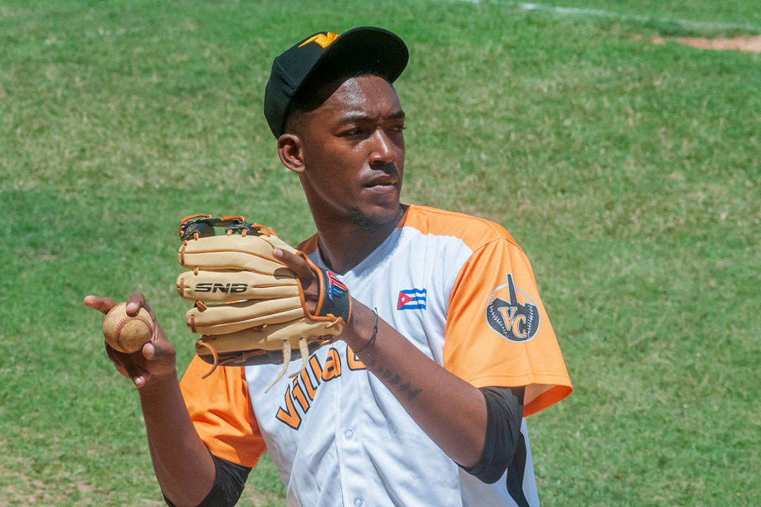 Javier Mirabal en el juego de Villa Clara contra Cienfuegos, el 29 de marzo de 2023.