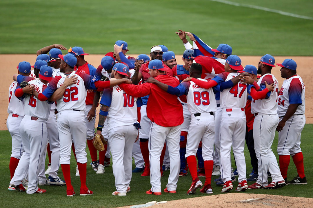 Equipo Cuba celebra la victoria contra Taipei de China y su paso, por quinta vez, a cuartos de final en el V Clásico Mundial de Béisbol.