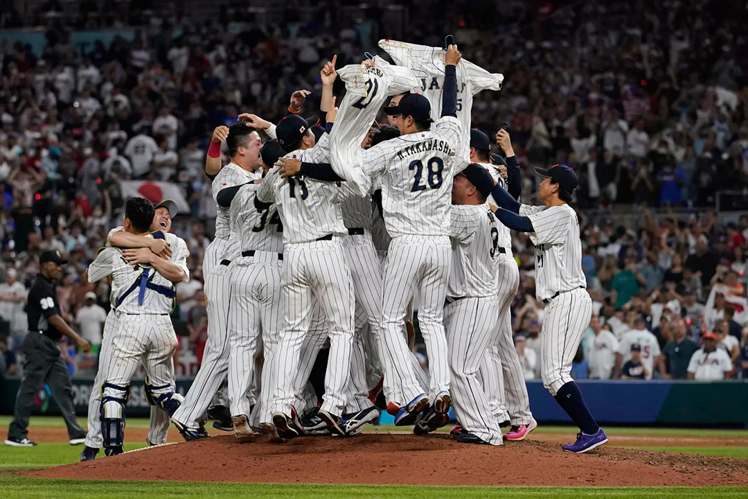 Japón celebra victoria contra Estados Unidos y su tercer título en clásicos mundiales.