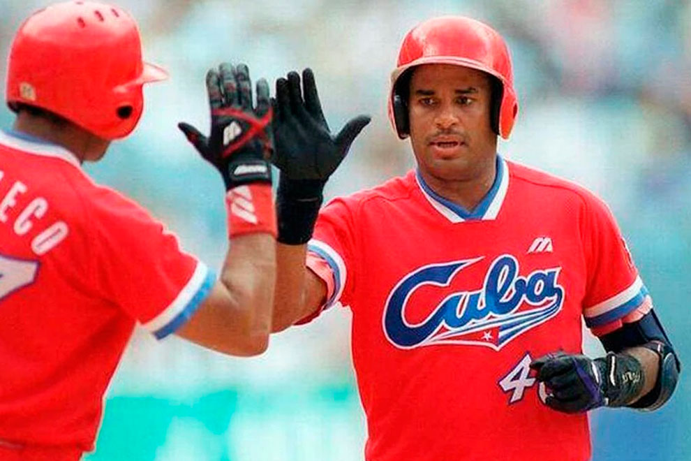 Orestes Kindelán, segundo pelotero cubano en llegar a los 400 jonrones.