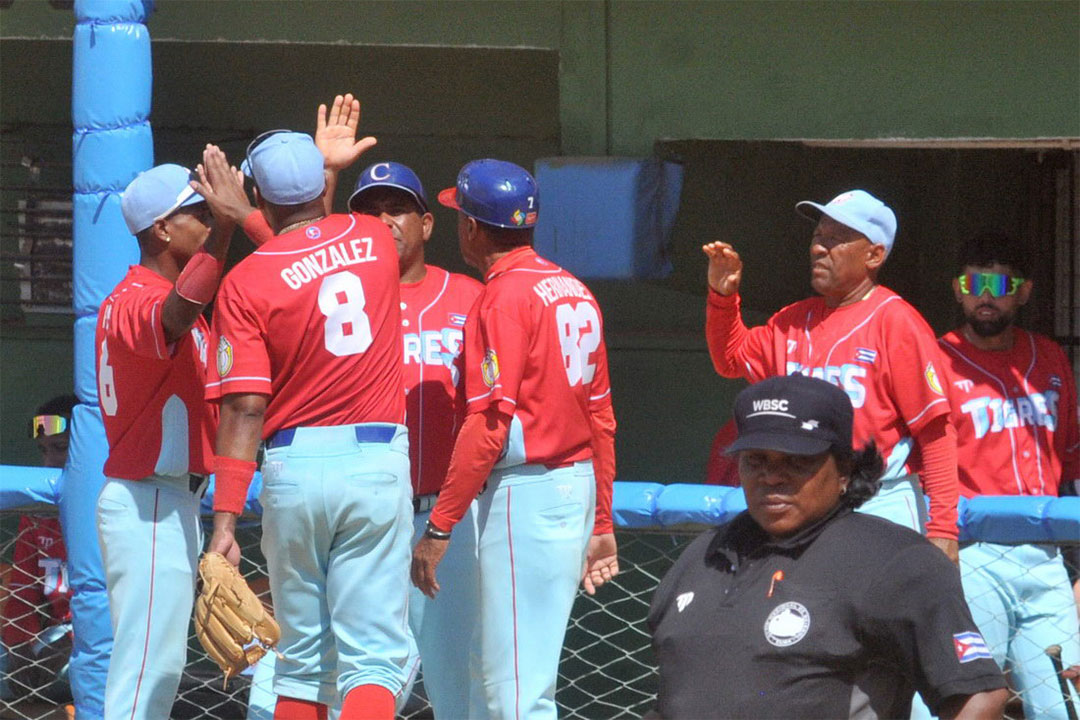 Ciego de Ävila festeja victoria frente a Villa Clara.