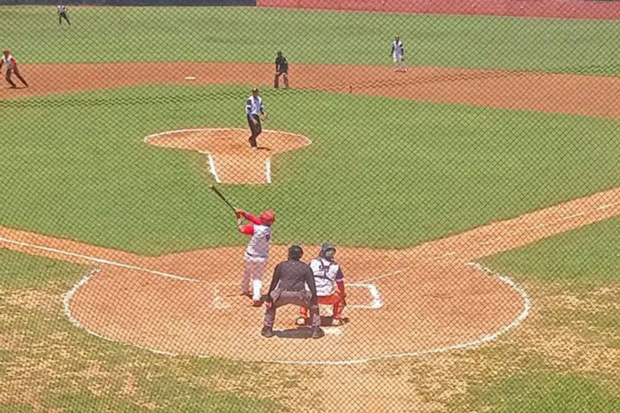 Primer juego semifinal entre Remedios y Sagua la Grande.