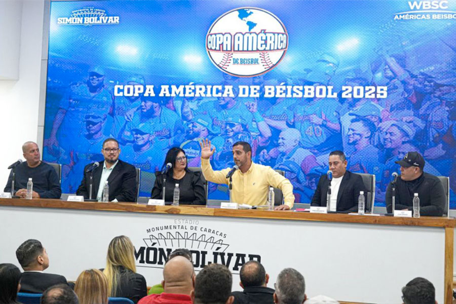 Conferencia de prensa de la Copa América de Béisbol.