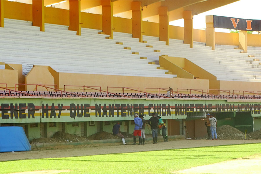 Labores constructivas en el estadio Sandino.