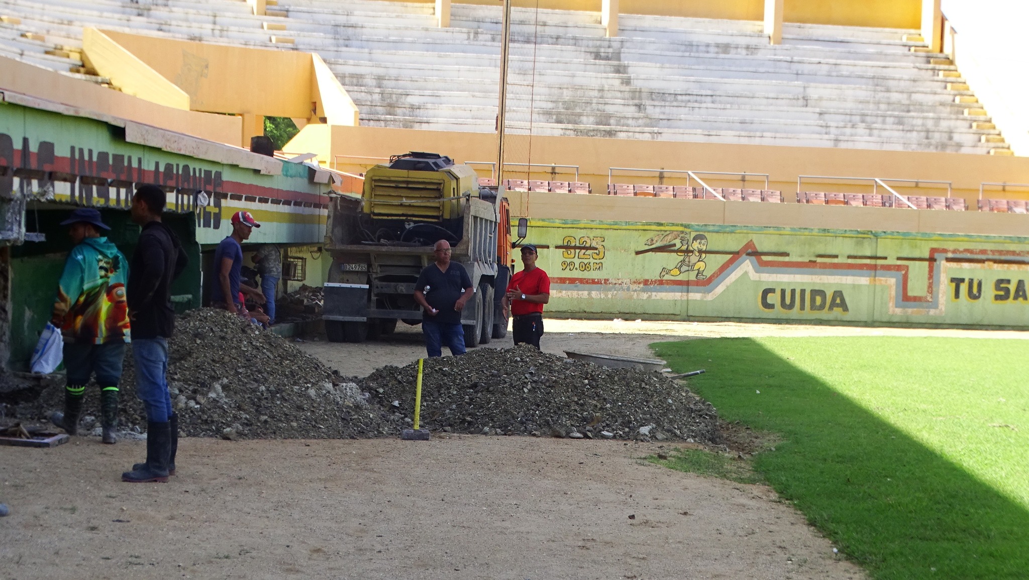 Labores constructivas en el estadio Augusto César Sandino, de Santa  Clara.