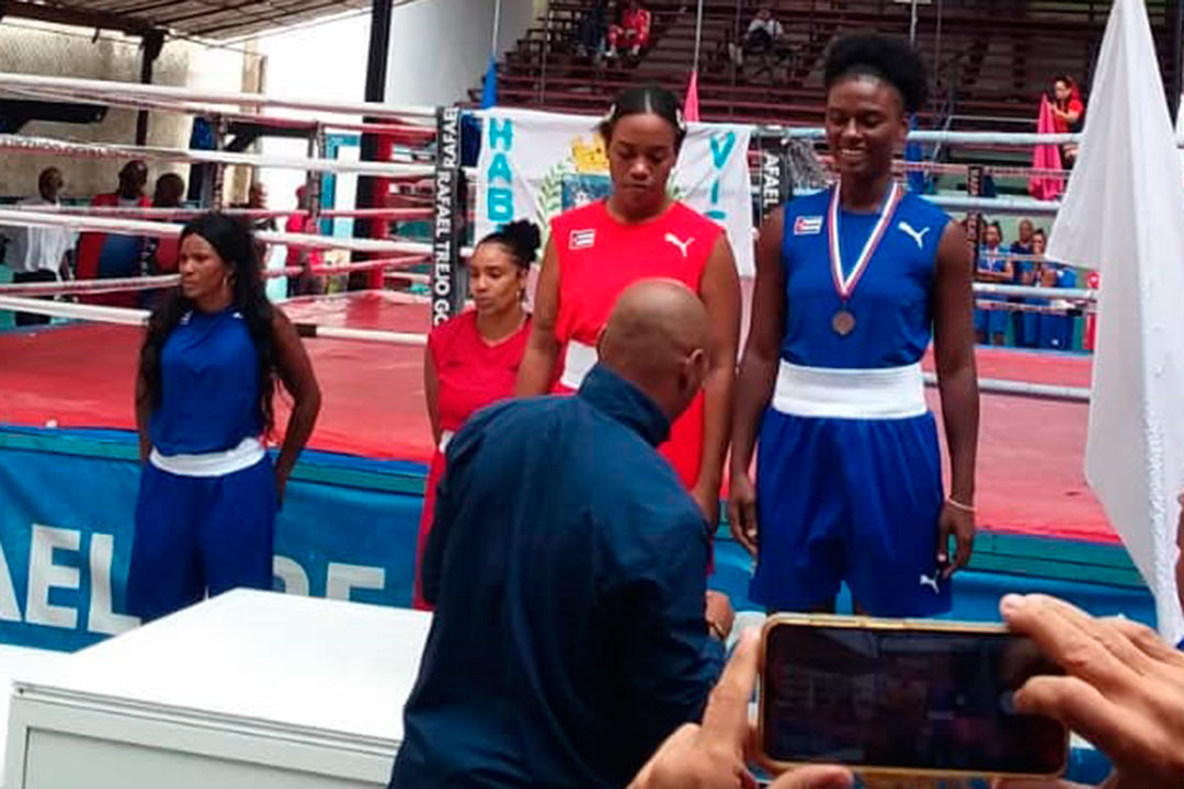 Laritza León, bronce en los 75 kg.