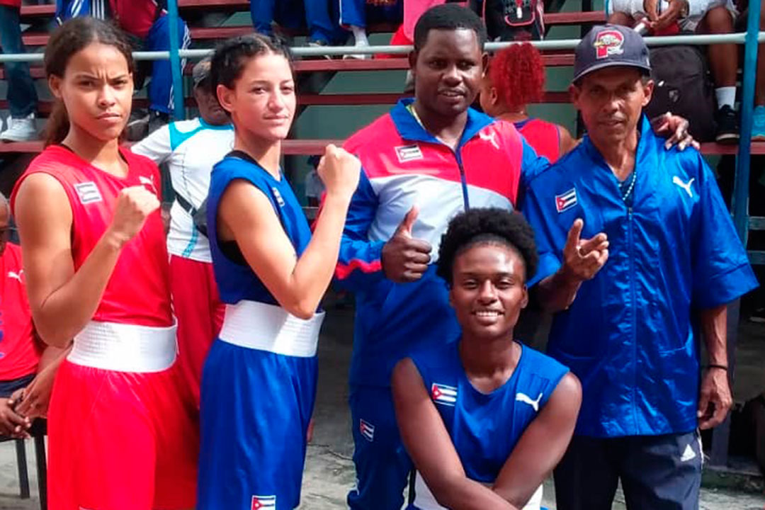 Melani de la Caridad Girado, Dayensi Valdés y Laritza León, ganadoras de oro, plata y bronce, respectivamente.