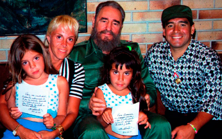 Fidel, Maradona y su esposa Claudia Villafañe en 1994. (Foto: Tomada de Internet) Fidel, Maradona y su esposa Claudia Villafañe en 1994. (Foto: Tomada de Internet)