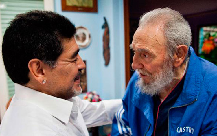 Fidel Castro Ruz y Diego Armando Maradona en 2013. Fidel Castro Ruz y Diego Armando Maradona en 2013.
