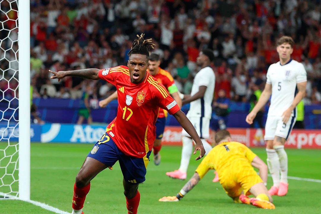 Nico Williams celebra el gol contra Inglaterra.
