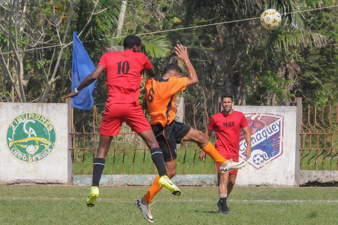 Juego de fútbol entre Villa Clara y Mayabeque.