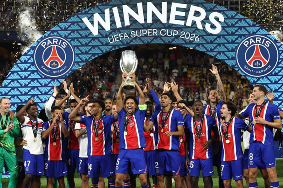 Paris Saint-Germain alzó la supercopa europea.