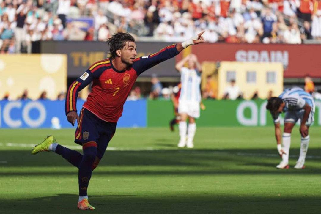 Ferrán Torres celebra gol de la victoria de España contra Argentina.