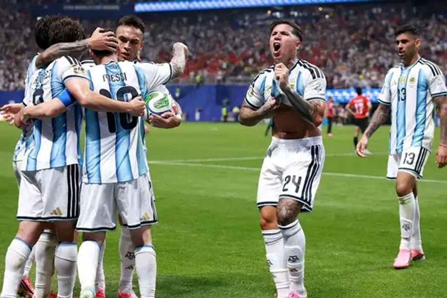 Argentina celebra remontada contra Egipto.