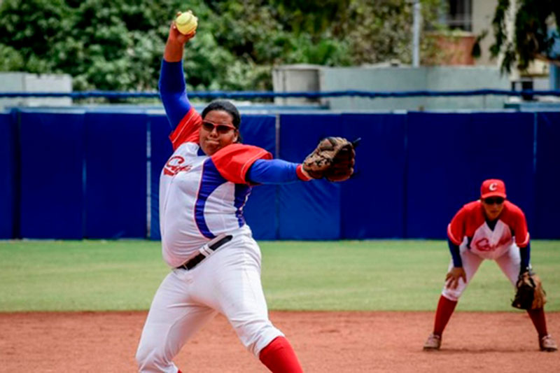 Anisley López, lanzadora del equipo Cuba de softbol.