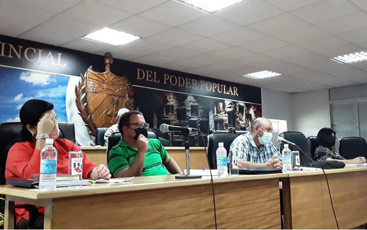 Alberto López Díaz, gobernador de Villa Clara, durante la reunión de análisis del presupuesto en Villa Clara. Alberto López Díaz, gobernador de Villa Clara, durante la reunión de análisis del presupuesto en Villa Clara.