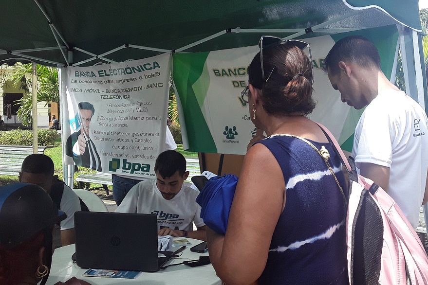 Feria tecnológica de Bandec y BPA en Santa Clara