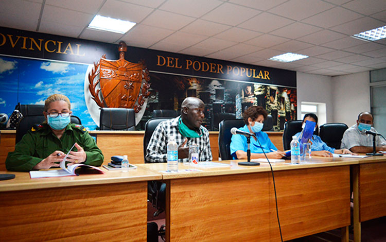 Reunión de análisis sobre el reinicio del nuevo curso escolar en Villa Clara,