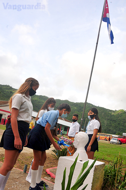 Acto de inicio del curso escolar en la escuela secundaria básica Obdulio Morales Torres, en Jibacoa, Manicaragua. Acto de inicio del curso escolar en la escuela secundaria básica Obdulio Morales Torres, en Jibacoa, Manicaragua.