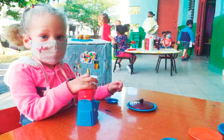 Niña en el círculo infantil Pequeños Lenin, de Santa Clara, Cuba.