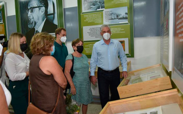 Presidente de Cuba, Miguel Díaz-Canel Bermúdez, recorre el Instituto Politécnico Carlos Rafael Rodríguez, en La Habana.