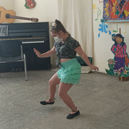 Alumna de la Educación Especial en Villa Clara danza durante el acto por el aniversario 60 de esta enseñanza. Alumna de la Educación Especial en Villa Clara danza durante el acto por el aniversario 60 de esta enseñanza.
