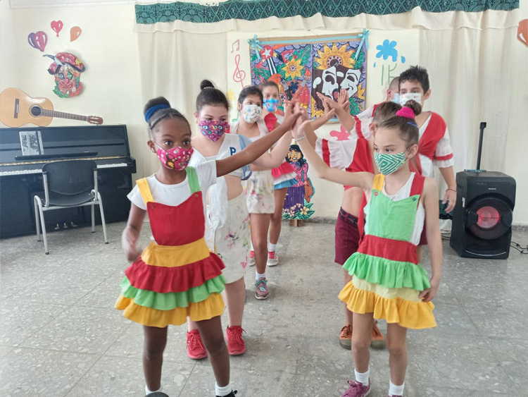 Grupo de danza de alumnos de la Educación Especial en Villa Clara. Grupo de danza de alumnos de la Educación Especial en Villa Clara.