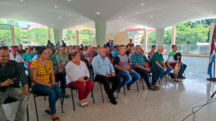 Acto de reconocimiento a empresas que participaron en el alistamiento de la UCLV para el reinicio del curso escolar 2021-2022. Acto de reconocimiento a empresas que participaron en el alistamiento de la UCLV para el reinicio del curso escolar 2021-2022.