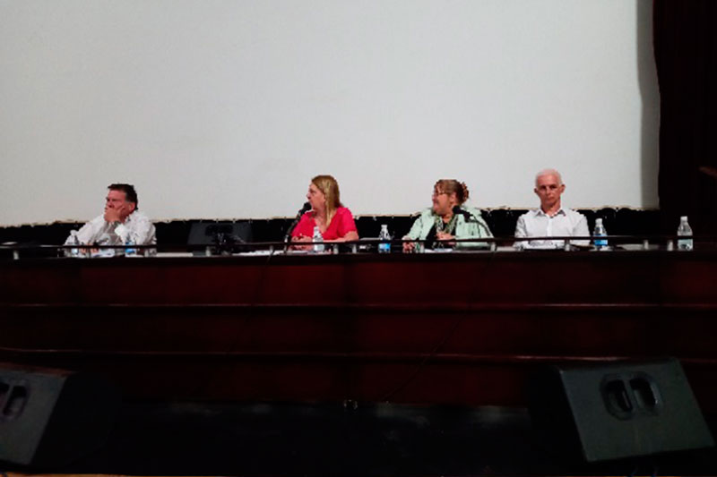 Presidencia de la reunión de evaluación del trabajo de la UCLV durante 2022.