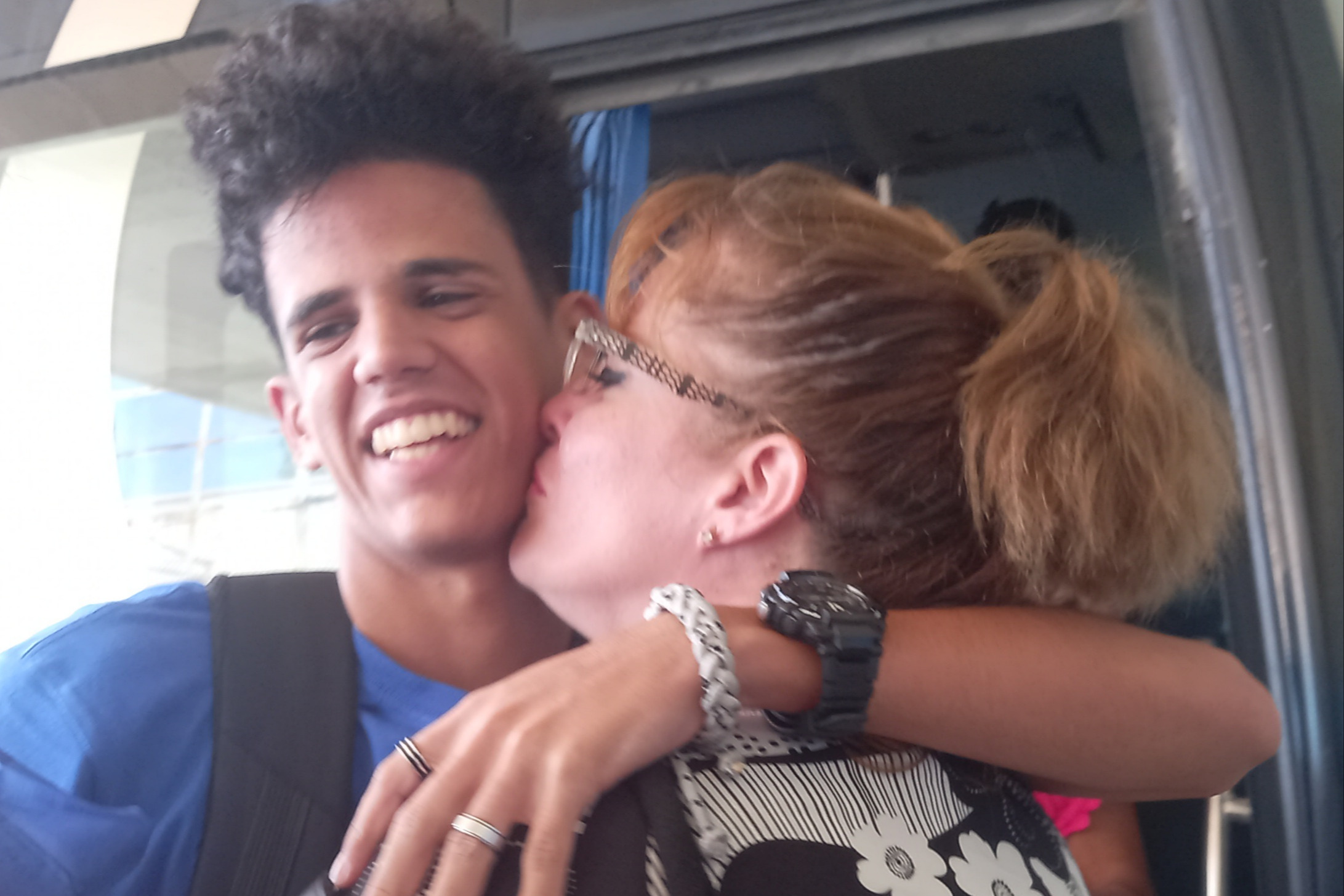 Royman junto a su madre Yudelkys