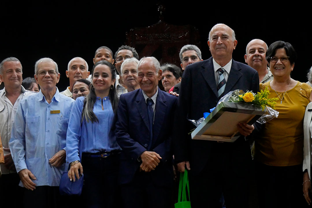 Dr. C. Emilio Francisco González Rodríguez y Dr. C. Félix Florentino Álvarez Paliza, reciben la condición docente especial de Profesor Emérito. 