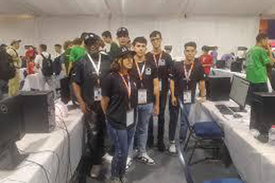 Delgación de jóvenes a la Olimpiada Internacional de Informática