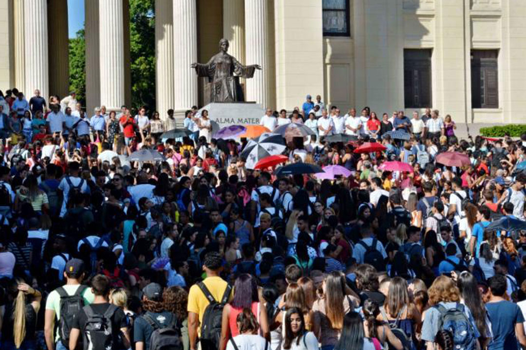 Estudiantes en la Universidad de La Habana