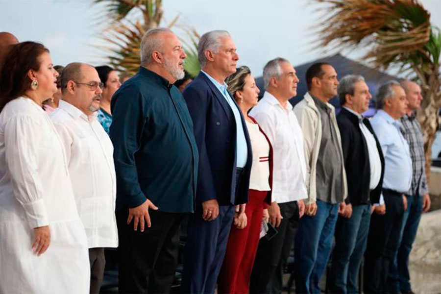Presidencia del acto nacional por el Día del Educador.