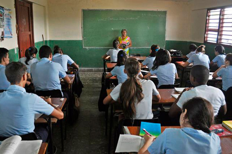 Aula de preuniversitario en Cuba.