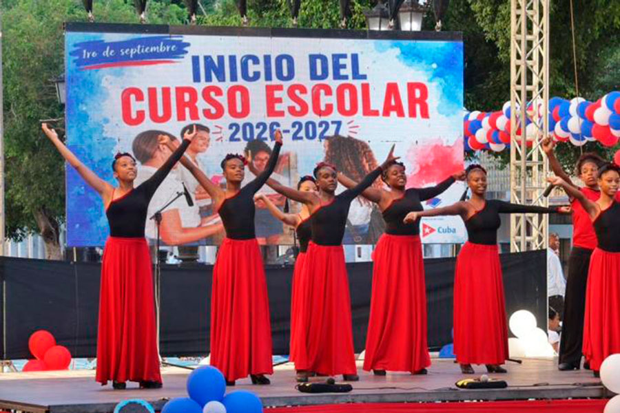 Danza infantil en el acto de inicio del curso escolar 2026-2027 en Cuba.
