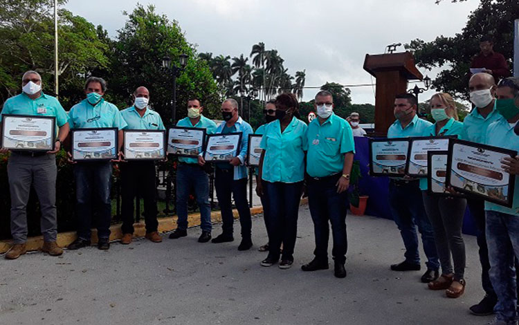 Reconocimiento a unidades de base de la Empresa Geominera del Centro.