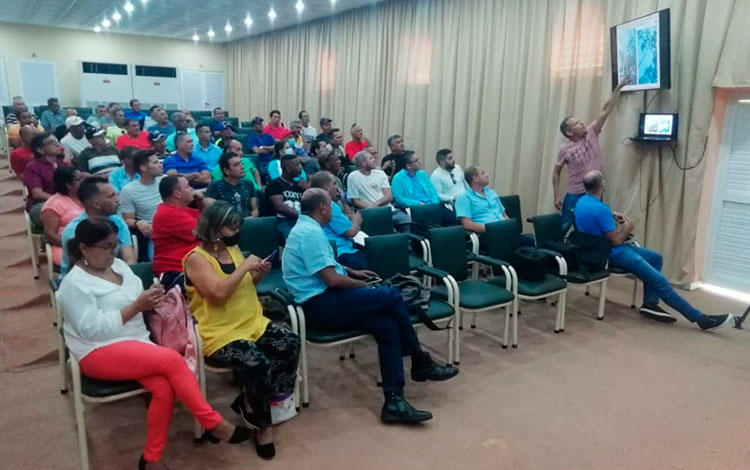 Reunión trimestral de la Empresa Eléctrica en Villa Clara. Reunión trimestral de la Empresa Eléctrica en Villa Clara.