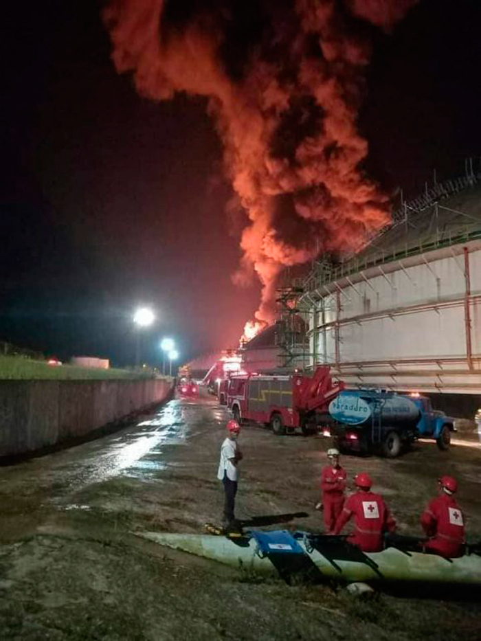 Incendio en la Base de Supertanqueros de Matanzas.