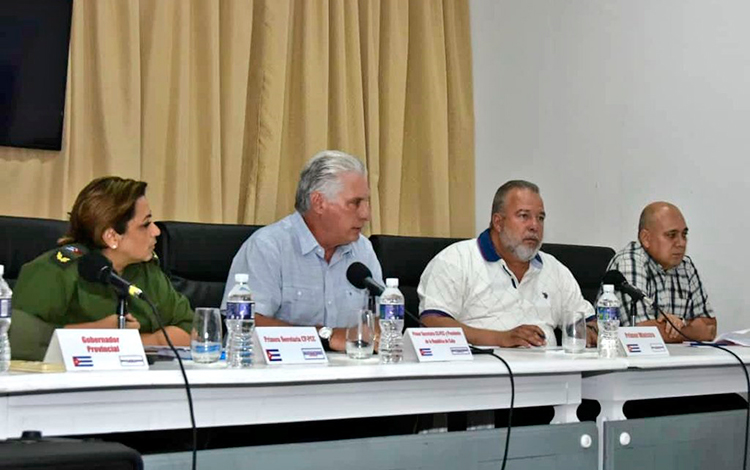 Presidente cubano, Miguel Díaz-Canel, presidió el chequeo de las acciones para enfrentar el incendio en Matanzas. Presidente cubano, Miguel Díaz-Canel, presidió el chequeo de las acciones para enfrentar el incendio en Matanzas.