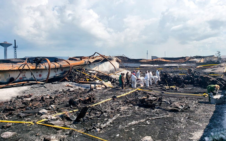 Trabajo de campo de Medicina Legal para la búsqueda de los restos de las personas desaparecidas en el incendio de la Base de Supertanqueros de Matanzas. Trabajo de campo de Medicina Legal para la búsqueda de los restos de las personas desaparecidas en el incendio de la Base de Supertanqueros de Matanzas.