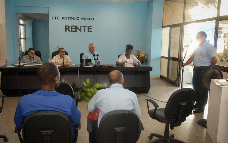 Reunión de trabajo del presidente cubano, Miguel Díaz-Canel Bermúdez, en la termoeléctrica Antonio Maceo (Renté), de Santiago de Cuba. Reunión de trabajo del presidente cubano, Miguel Díaz-Canel Bermúdez, en la termoeléctrica Antonio Maceo (Renté), de Santiago de Cuba.